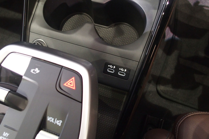 218iアクティブツアラー エクスクルーシブ（USBソケット）