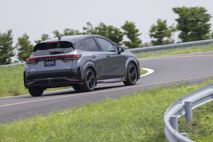 FWD車よりも110kgも重いため、実はストレートではFWD車のほうが速い。「NISMOチューンドe-POWER 4WD」はコーナー出口でより早くアクセルを全開にできるのが武器だ。