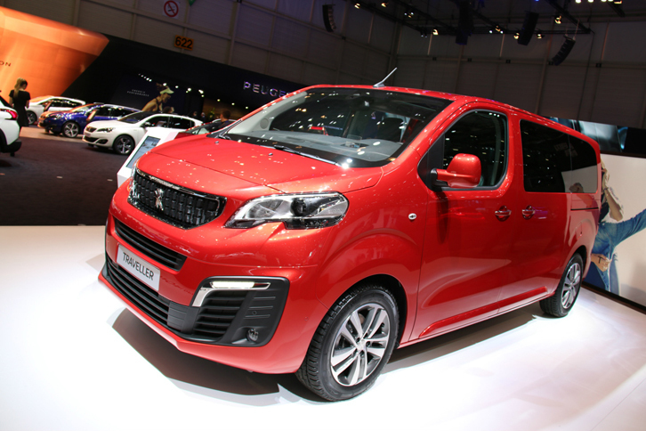 PSAプジョー・シトロエンは、バンをベースとする新型MPVを発表。これはプジョーブランドの「トラベラー」。欧州ではファミリー層の需要は望めないだろうが、ウーバーのようなハイヤー配車サービスが拡充されれば、こうしたモデルのニーズが高まる可能性はある。