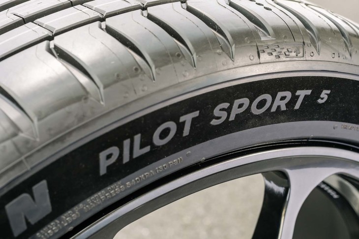 2022年3月8日に発売された「パイロットスポーツ5」。約6年ぶりのフルモデルチェンジだ。