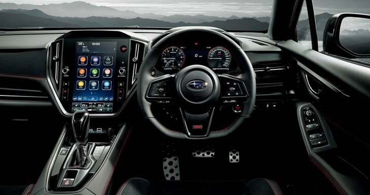 特別仕様車「WRX S4 STI Sport Rブラックリミテッド」のコックピット周辺部。（以下、写真はすべて同モデルのもの）