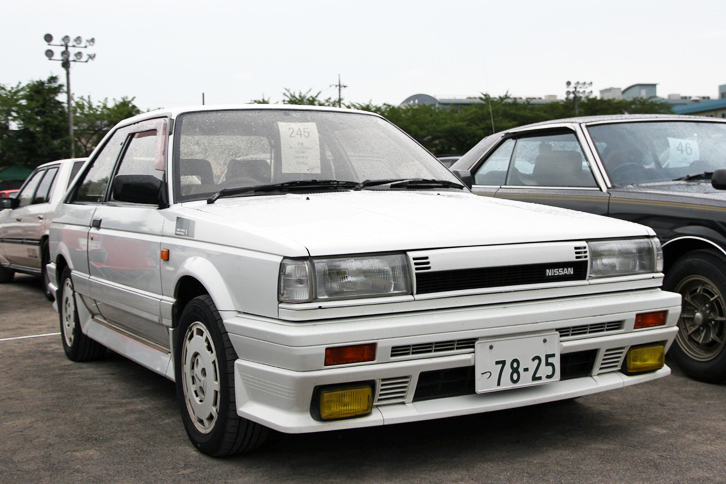 1986年「日産サニー305Re NISMO」。通称トラッドサニーこと6代目サニーのハッチバックの1.5リッター仕様をベースにニスモがプロデュースした、メーカー製コンプリートカー。