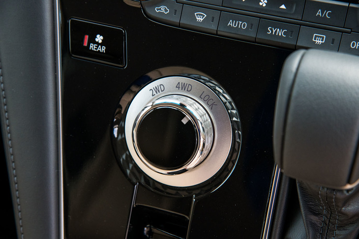 4WDモードの切り替えダイヤルには、ローレット加工が施されている。