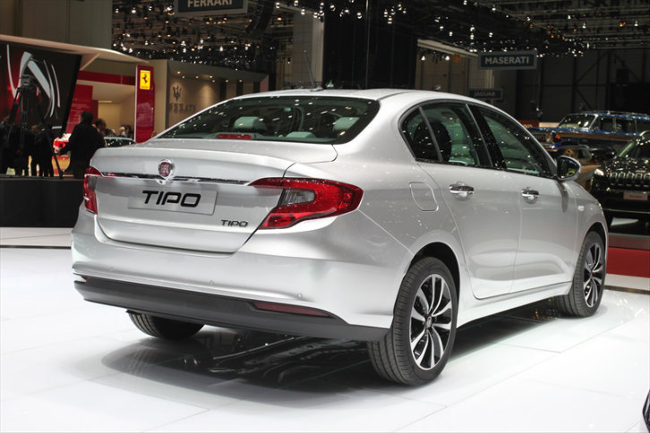 フィアット・ティーポ（セダン）