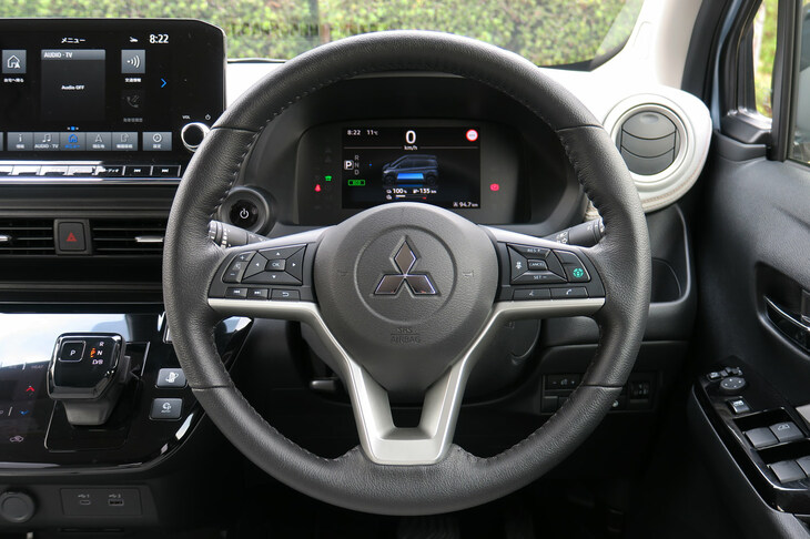 三菱eKクロスEV P（ステアリングホイール）