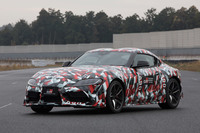 「スープラ」という車名は、1978年に登場した北米向け「セリカXX」に初めて使用された。セリカの派生モデルではなく独立車種となったのは、1986年にA70系が登場してからだ。