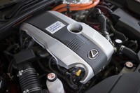 2.5リッターのガソリンエンジンをベースとするハイブリッドシステム。エンジンとモーターを組み合わせたシステム最高出力は220ps。