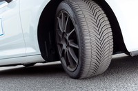 日本ミシュランタイヤの調べによれば、東京、大阪、名古屋、福岡といった非降雪地域の都市部における積雪日数は過去10年間で逓減。そのためユーザーからは「高水準の夏性能」と「確かな雪性能」の両立がますます求められるようになっているという。