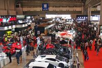 東京オートサロン2019の会場の様子。運営事務局の発表によると、出展者数とブースの総数は前回から減少したものの、出展車両台数と来場者数はともに増加し、過去最高を記録したという。