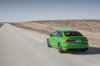 「RS 3セダン」の最高速度は電子制御リミッターが作動する250km/h。それを280km/hにまで引き上げるオプションも用意される。