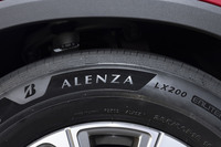 ALENZAブランドの誕生は2017年。スポーティーさを持ち味とする「001」と、コンフォート性能を重視した「LX」シリーズがラインナップされている。