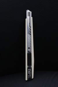 筆者の引き出しにある「NTカッターA-300」。その誕生は半世紀以上前の1961年にまでさかのぼる。