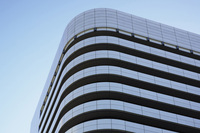 「Honda青山ビル」は鉄筋コンクリートづくりの地上17階建て、地下3階の規模であった。オフィス用ビルとしては珍しいバルコニーのある外観は本田宗一郎氏のこだわりで、災害時に窓ガラスが地上まで落下しないようにとの配慮から設置されたという。