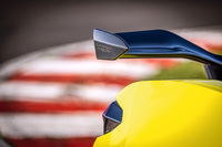 この強力なリアウイングは「Z07パフォーマンスパッケージ」の一部だ。フリックとスプリッターもカーボンファイバー製となる。