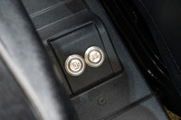 「ECO／SPORT」の走行モード切り替え機構は、市販モデルではオプション装備に。リバースモードは廃止され、後退はトランスミッションで操作するようになった。