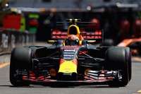 ライコネン同様、チームメイトが先んじてタイヤ交換をしたことにより、オーバーカットされ順位を落としたのがレッドブルのフェルスタッペン（写真）。やはりライコネンと同じようにチームの作戦に不満を抱きながらの5位完走となった。（Photo=Red Bull Racing）