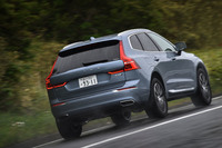 試乗車は、オプションのエアサスペンションを装備。「コンフォート」や「エコ」「ダイナミック」など、走行モードにより自動的に車高が変化する。