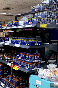 パスタソースの在庫も十分に確保されている。