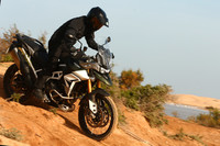 「タイガー900」は走りに関する装備も充実しており、全車にライディングモードセレクターが搭載されている。走行モードはベースグレードが4種類なのに対し、「タイガー900ラリー プロ」は6種類、「タイガー900 GTプロ」は5種類となっている。