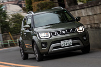 前後のフェンダーを張り出させ、上屋を前後左右から絞り込んだ立体的な造形も「イグニス」の魅力。スペース性を追求したモデルとは一線を画す、大胆なスタイリングをしている。