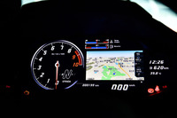 タコメーターのレッドゾーンは「ウラカン クーペ」などと同じく8500rpmから。1万rpmまで刻まれている。