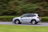 「アドバンス」のJC08モード燃費値は18.6km/リッター。操舵支援機能付きアダプティブクルーズコントロールを擁する「アイサイト・ツーリングアシスト」を標準装備している。