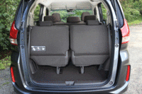 縦1110mm、横1080mmの開口部を持つ荷室。3列目と2列目のシートを畳むことで、積載容量を拡大できる。（写真をクリックするとシートアレンジが見られます）