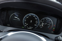 メーターパネルは液晶表示。画面のサイズは12.3インチで、表示する情報の種類やテーマカラーが変更できる。