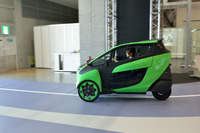 屋内のコースを半周してから屋外の特設コースへ。