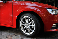 装着されるタイヤのサイズは225/45R17。