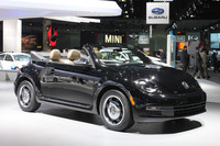 それぞれの時代の雰囲気を反映した、特別仕立ての「ビートル カブリオレ」が展示された。これは1950年代風の「50s」と呼ばれるモデル。