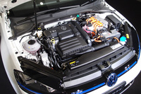 1.4リッターTSIエンジンと電気モーターを組み合わせたドライブユニットを搭載する。