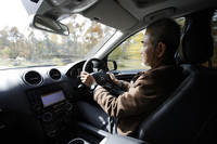 モータージャーナリストの熊倉重春氏。