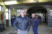 親切なエレットラウトの人たちと、ふらっと来ていた元メカニックのおじさん(中央)。