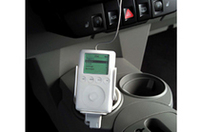 
	ファニーなカタチの「ニュービートル」とスタイリッシュな「iPod」の共演。ニュービートルは、1998年のローンチ以来、全世界で74万5000台が生産された人気モデル。一方のiPodは、2001年の発売から200万台以上が世界で販売された。
	 