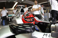 7戦目にして7人目のウィナーに、7度タイトルを獲得した、カーナンバー7をつける、カナダで7勝している、メルセデスのミハエル・シューマッハー（写真）はある意味“適任”だった。予選ではチームメイトのニコ・ロズベルグから4つ離れての9位。決勝ではDRSが戻らずに今季5回目のリタイアを喫した。ロズベルグが1勝し67点でランキング5位につけている一方、43歳の大ベテランはわずか2点しか獲得していない。メルセデスとの契約最後の年である今年、元王者には不運が続いている。（Photo=Mercedes）