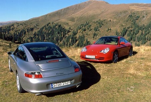 【スペック】911タルガ（6MT）：全長×全幅×全高＝4430×1770×1305mm /ホイールベース＝2350mm/車重＝1415kg/駆動方式＝RR/3.6リッター水平対向6DOHC24バルブ（320ps/6800rpm、37.7kgm/4250rpm）