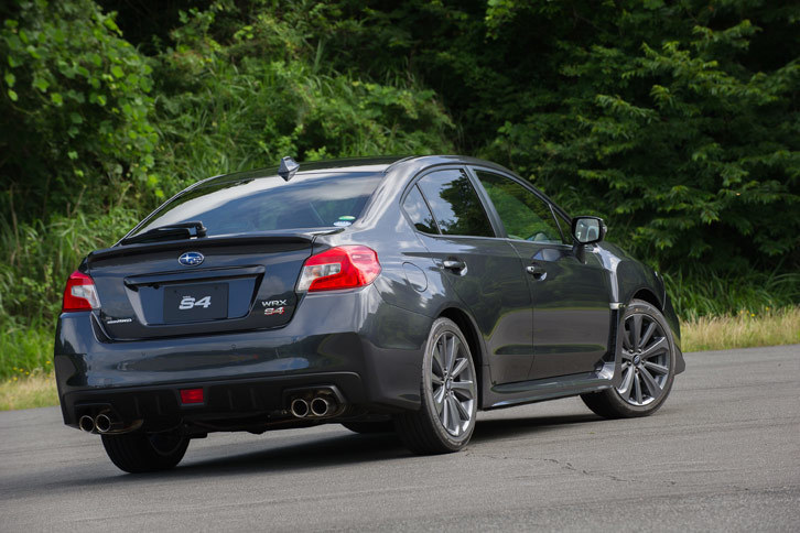 今回の3モデルの改良では、文中で紹介される点に加え、運転支援システム「アイサイト」の操舵支援機能が全車速域対応となった点もポイントとなっている。写真は「WRX S4 2.0GT-S EyeSight」。