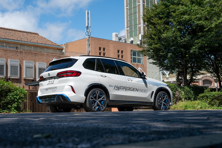 ドイツ・ミュンヘンにあるBMWの研究開発センターが約100台を生産。日本には3台が持ち込まれている。