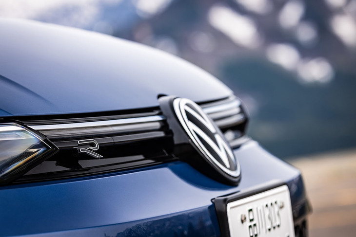 「ゴルフヴァリアントTDI Rライン」の車両本体価格は485万6000円。最新モデルは8代目の改良型で、ファンや関係者の間では「ゴルフ8.5」と呼ばれている。日本では2025年1月10日に正式発売された。