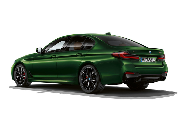 「M550i xDrive」のリアビュー。