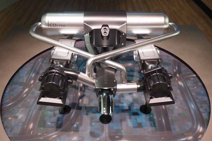 「マツダ・ビジョンＸクーペ」には、二酸化炭素回収技術「マツダ・モバイルカーボンキャプチャー」が搭載されている。