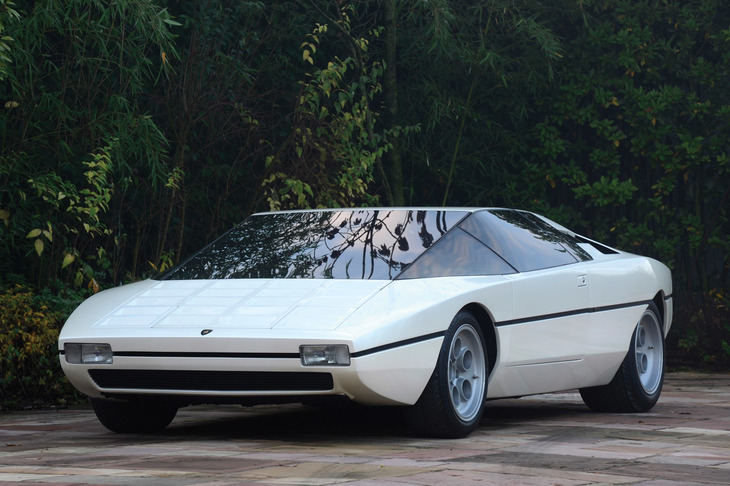 V8ミドシップモデル「ウラッコ」の後継車としてベルトーネが提案した「ブラーボ」。1974年のトリノモーターショーで発表された。