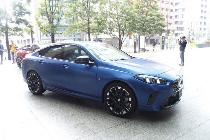 M235i xDriveグランクーペ（フロントビュー）