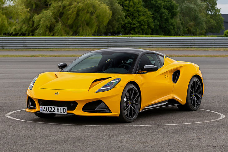 「エリーゼ」「エキシージ」「エヴォーラ」のあとを受けてロータスの新世代商品群第1弾として登場した「エミーラ」。