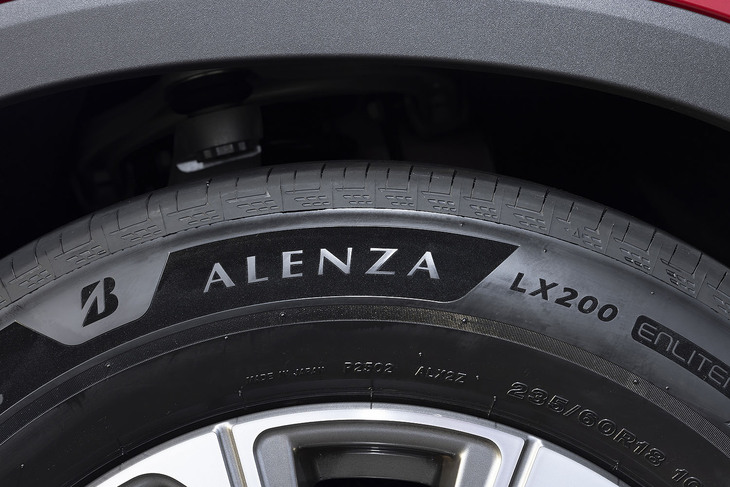 ALENZAブランドの誕生は2017年。スポーティーさを持ち味とする「001」と、コンフォート性能を重視した「LX」シリーズがラインナップされている。