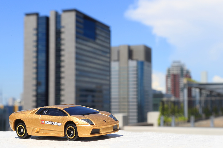 バリエーションの強化も図られており、レーシング仕様の「R-GT」や、オープントップの「ロードスター」も登場した。