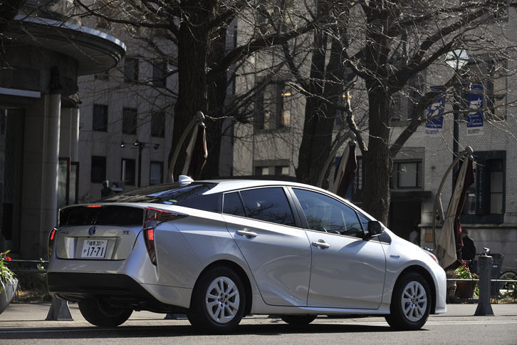 トヨタ・プリウスE