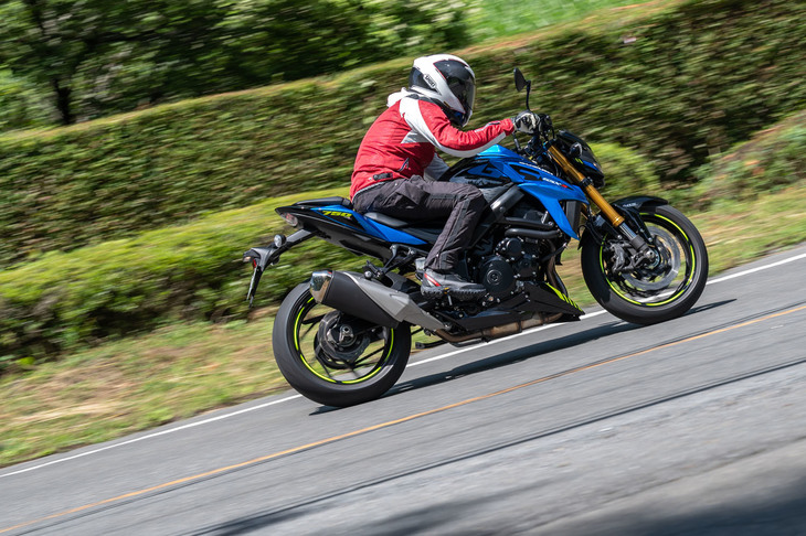 スズキのミドルクラスモデルならではの親しみやすさと、飛ばすにも流すにも好適な750cc級の4気筒エンジンが魅力だった「GSX-S750」。このマシンもまた、「スズキの隠れた名車」と評して差し支えないだろう。