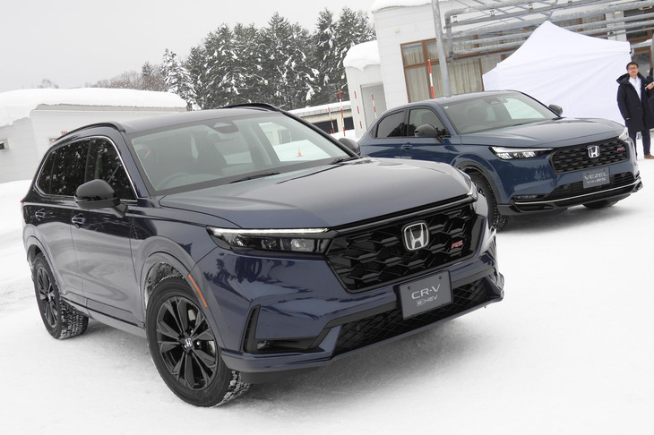 試乗に供された新型「CR-V」と「ヴェゼル」。今回の試乗車は、いずれも「リアルタイムAWD」搭載車だった。